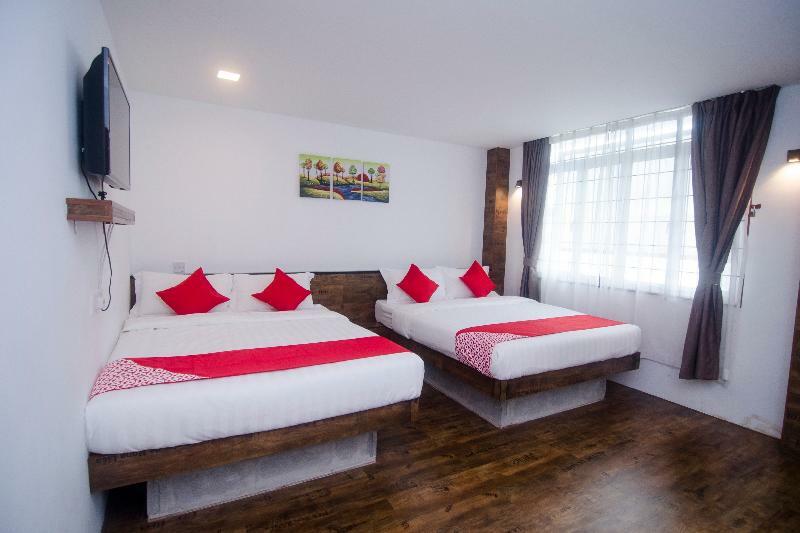 Oyo 836 Mandurah Room & Cafe Кучинг Экстерьер фото
