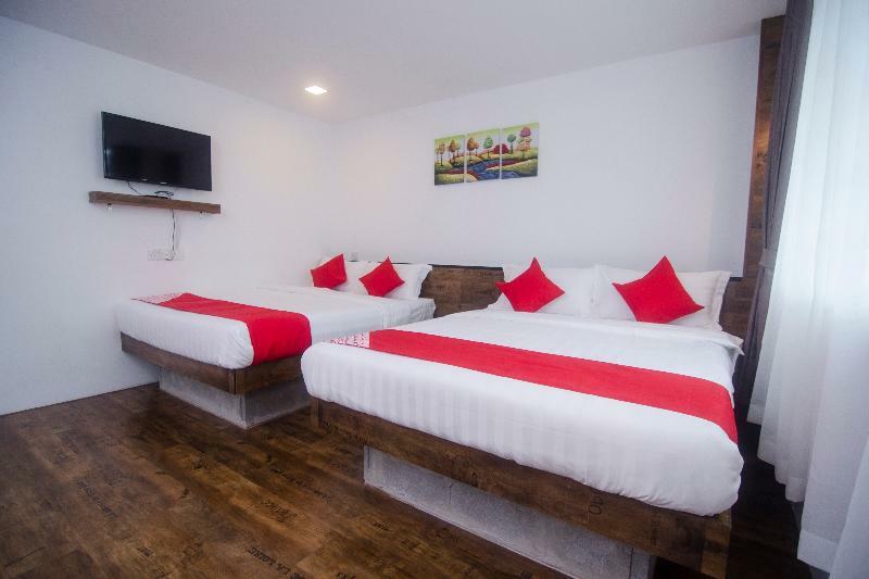 Oyo 836 Mandurah Room & Cafe Кучинг Экстерьер фото