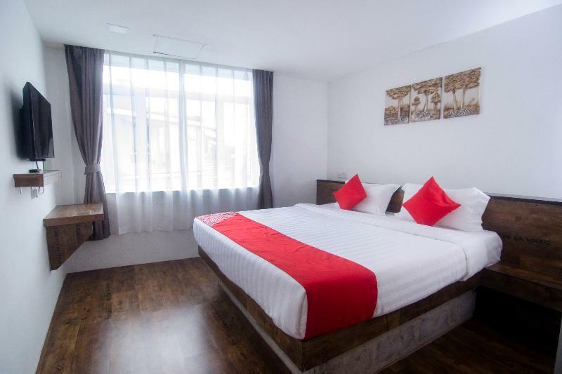 Oyo 836 Mandurah Room & Cafe Кучинг Экстерьер фото